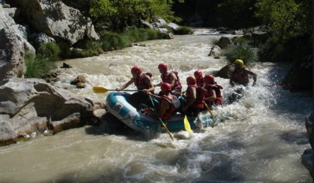 Ποια μέρη της Στερεάς είναι μέσα στα 10 καλύτερα για ράφτινγκ στην Ελλάδα;