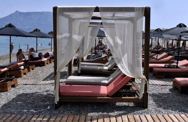 Έρχονται εμβολιασμοί ακόμα και σε πλαζ και σε πλατείες