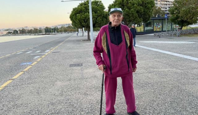 Πλησιάζει τα 100 χρόνια ζωής και αποκαλύπτει με χαμόγελο το μυστικό της μακροζωίας του