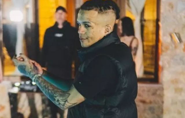 Thug Slime: O τράπερ τραγουδάει αγκαλιά με 10χρονη... «βγαίνει έξω μόνο με αλήτες»!