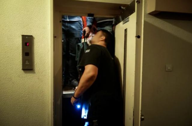 Φρικτός θάνατος φοιτητή μέσα σε ασανσέρ - Τον καταπλάκωσε ψυγείο