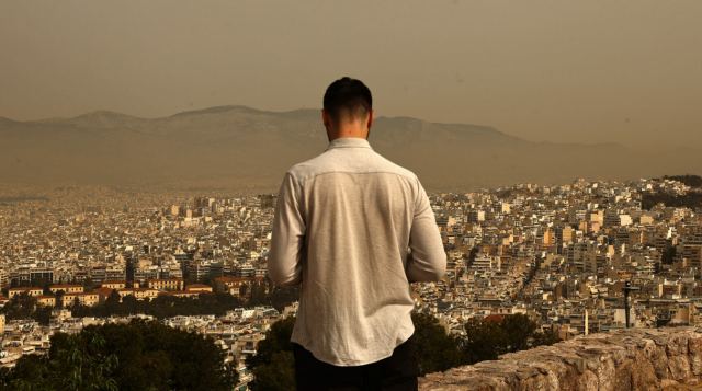 Τι είναι οι τροπικές νύχτες και το θερμικό στρες που προκύπτουν από τις υψηλές θερμοκρασίες – «Καμπανάκι» από καθηγητή