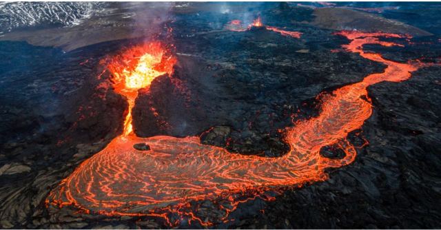Ισλανδία: Χιλιάδες εγκατέλειψαν τα σπίτια τους υπό τον φόβο ηφαιστειακής έκρηξης - «Τα πάντα σείονταν όλη την ώρα»