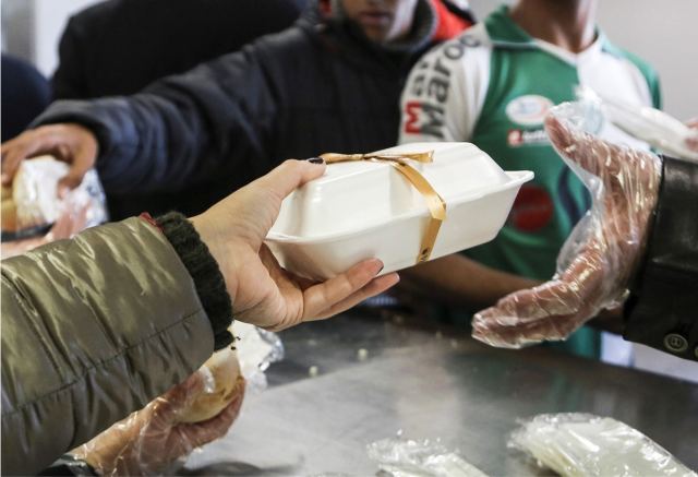 Καλλιθέα: Ιερέας έβρισε και έδιωξε τρανς γυναίκα από συσσίτιο