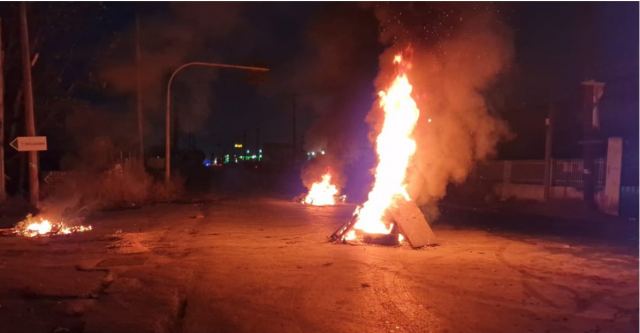 Θεσσαλονίκη: Πυροβόλησαν κατά αστυνομικών οι Ρομά - Η οικογένεια του 16χρονου ζήτησε να σταματήσουν τα επεισόδια