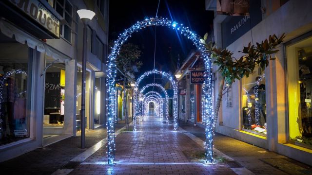 Lockdown: Τι θα ανοίξει και τι όχι τα Χριστούγεννα