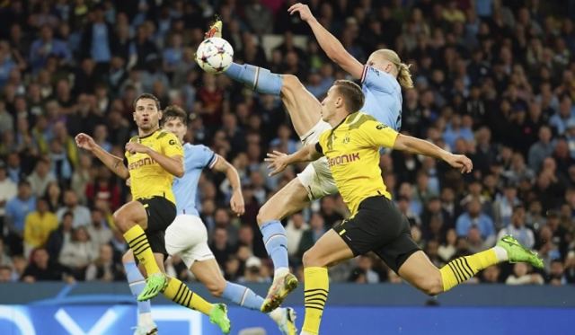 Champions League: Ο Έρλινγκ Χάαλαντ σήκωσε το πόδι του «στο Θεό» για να σκοράρει