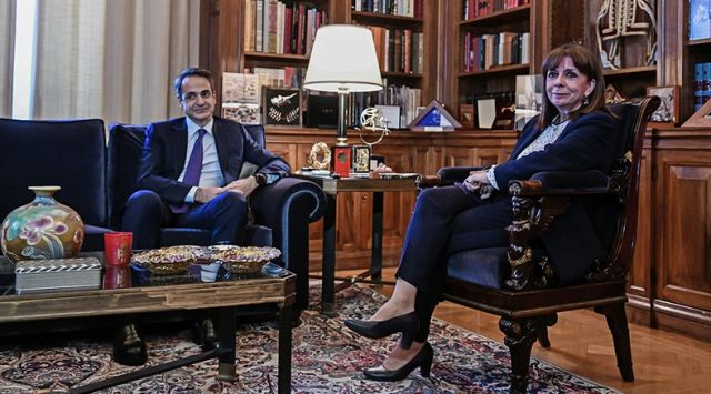 Μητσοτάκης σε Σακελλαροπούλου για κακοκαιρία: Οφείλουμε να μαθαίνουμε από τα λάθη μας