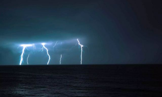 Έκτακτο δελτίο επιδείνωσης του καιρού με καταιγίδες, χαλάζι και κεραυνούς