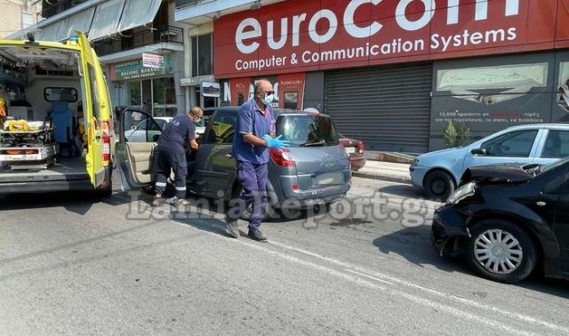 Λαμία: Τροχαίο με τραυματισμό μέσα στην πόλη (ΦΩΤΟ)