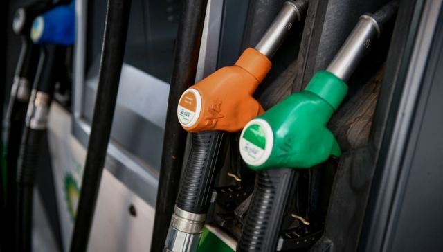 Βενζίνη 2 ευρώ για το καλοκαίρι σε 4 εκατ. πολίτες φέρνει το νέο Fuel Pass