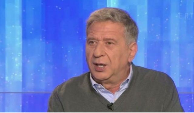 Κώστας Κόκλας: Η απάντησή του στις αντιδράσεις που προκάλεσε το γκέι φιλί στην ΕΡΤ