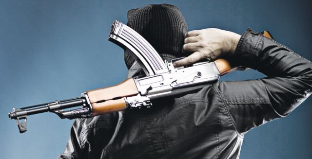 Μπούκαραν με τα καλάσνικοφ στη ΔΕΗ και 