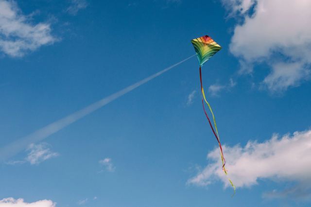 Τραγωδία στην Ινδία: Σπάγκος χαρταετού έκοψε τον λαιμό 6χρονου, που ήταν σε μηχανάκι με τον πατέρα του