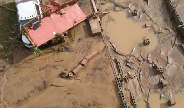 ΗΠΑ: Θάφτηκε στη λάσπη η Βιρτζίνια, 44 αγνοούμενοι