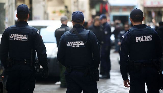 Επεισόδια στην ΑΣΟΕΕ: Περιπολικό δέχθηκε επίθεση με πέτρες - Αστυνομικοί πυροβόλησαν στον αέρα