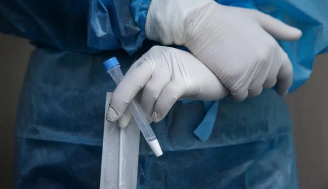 Κορωνοϊός: 7.682 κρούσματα σήμερα, με 1.382 επαναλοιμώξεις - Στους 97 οι διασωληνωμένοι, 12 νέοι θάνατοι