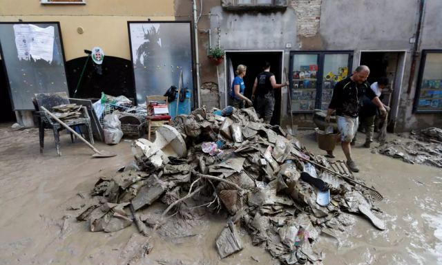 Ιταλία: 50 τραυματίες, δέκα νεκροί και τέσσερις αγνοούμενοι από τις φονικές πλημμύρες