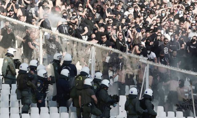 ΕΠΟ: Τρεις αγωνιστικές στον ΠΑΟΚ και δύο στον Παναθηναϊκό για τα επεισόδια στον τελικό - Οι ποινές
