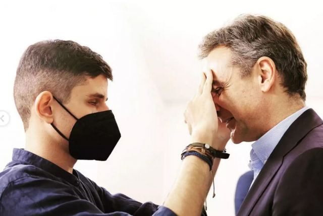 Κυριάκος Μητσοτάκης: Η διαφορετική συνάντηση με τον εκ γενετής τυφλό Κωνσταντίνο και το ιδιαίτερο δώρο