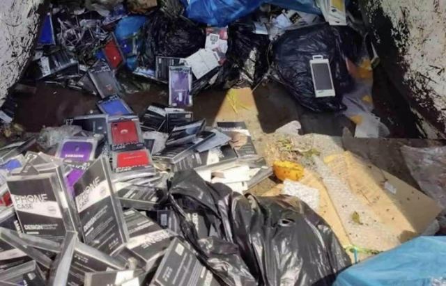 Σύλληψη ιδιοκτήτη e-shop για απόπειρα δωροδοκίας – Βρέθηκαν 1.600 «μαϊμού» αξεσουάρ κινητών