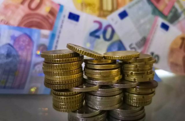 «Κλειδώνει» ο νέος κατώτατος μισθός - Με «δώρα» η Μεγάλη Εβδομάδα για τους ευάλωτους πολίτες