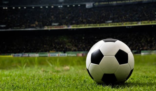 Τα πάνω κάτω στο ποδόσφαιρο: Οι αλλαγές που ετοιμάζει η Ολλανδία – Πλάγιο με το πόδι, χρονόμετρο… αλά μπάσκετ