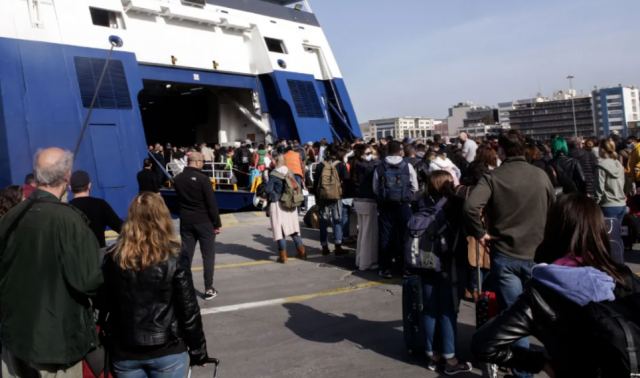 Πάσχα 2023: Ξεκίνησε η έξοδος, γεμάτα φεύγουν πλοία και ΚΤΕΛ - Πότε χαλάει ο καιρός