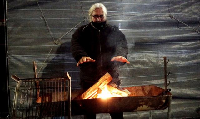 Μια νύχτα στο μπλόκο της Νίκαιας (ΦΩΤΟ)