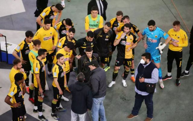 ΑΕΚ: Σε απολογία για τους οπαδούς που μπήκαν στο ταρτάν του ΟΑΚΑ