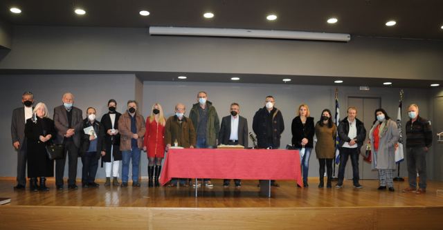 Έκοψε την Πρωτοχρονιάτικη πίτα του ο Όμιλος Φθιωτών Λογοτεχνών και Συγγραφέων (ΦΩΤΟ)