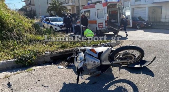 Λαμία: Τροχαίο με μηχανάκι σε διασταύρωση (ΒΙΝΤΕΟ-ΦΩΤΟ)