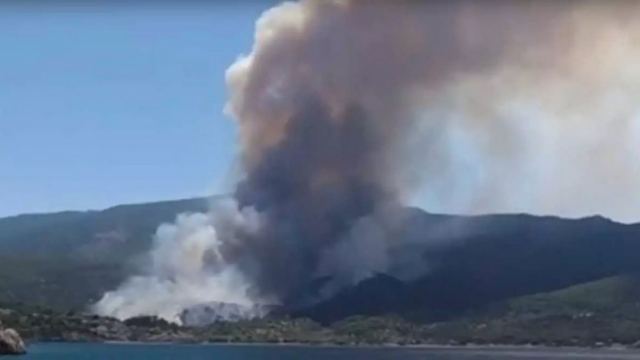 Φωτιά στο Πόρτο Γερμενό: Μήνυμα του 112 για εκκένωση του Μύτικα προς Ψάθα