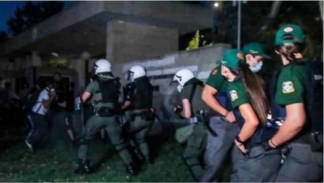 Πανεπιστημιούπολη: Επεισόδια στου Ζωγράφου για την πανεπιστημιακή αστυνομία - Φοιτητές συγκρούστηκαν με τα ΜΑΤ