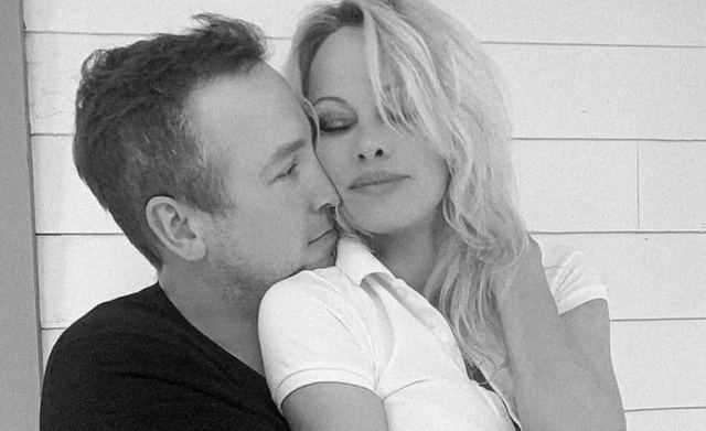 Χώρισε τον 5ο της σύζυγο η Πάμελα Άντερσον - Ήταν «αγενής», δεν μπορούσε να καλύψει τις ανάγκες της