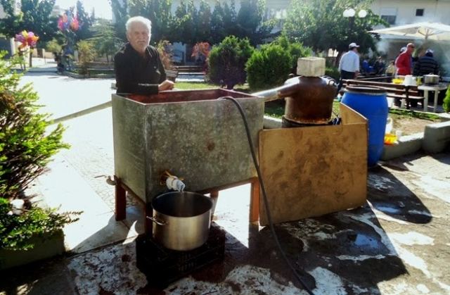 Γιορτή τσίπουρου σήμερα Κυριακή στα Καλύβια Λαμίας