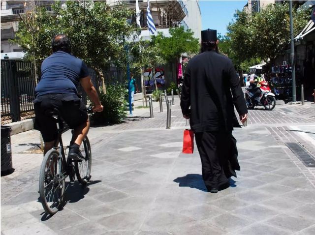 Αμπελόκηποι: Ιερέας ξυλοκόπησε την παπαδιά μπροστά στα παιδιά τους