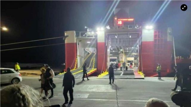 Ραφήνα: Απίστευτη ταλαιπωρία για τους 731 επιβάτες του «Fast Ferris Andros» – Έδεσε στο λιμάνι μετά από 18 ώρες