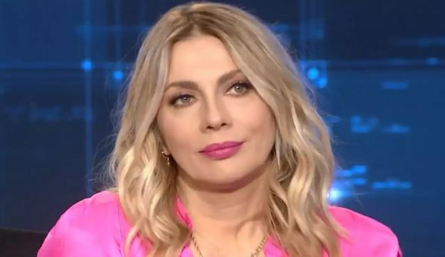 Σμαράγδα Καρύδη: Δεν με ενδιέφερε ποτέ ο γάμος - Ο Καπουτζίδης είχε γράψει την «Ντάλια» για άλλη