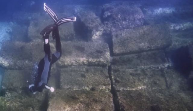 Η υποβρύχια «πυραμίδα» που παραμένει το μεγαλύτερο μυστήριο στον κόσμο (vid)