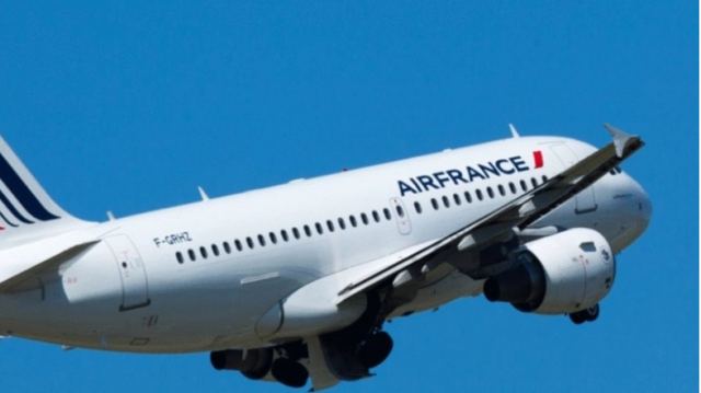 Πιλότοι πλακώθηκαν στο ξύλο κατά την διάρκεια πτήσης: Τους χώρισε μέλος του πληρώματος