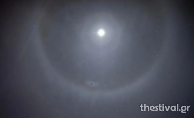 Εντυπωσιακό φαινόμενο στον ουρανό της Θεσσαλονίκης - Τι είναι η Σεληνιακή Άλως που μάγεψε