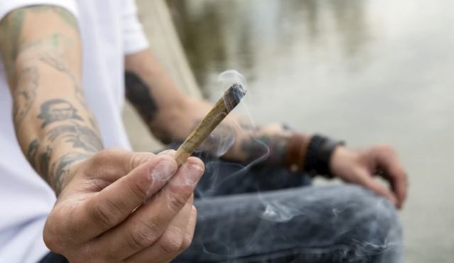 To 10% των κατοίκων στην Αττική καπνίζει κάνναβη χαμηλής ποιότητας και το 1% κάνει χρήση κοκαΐνης