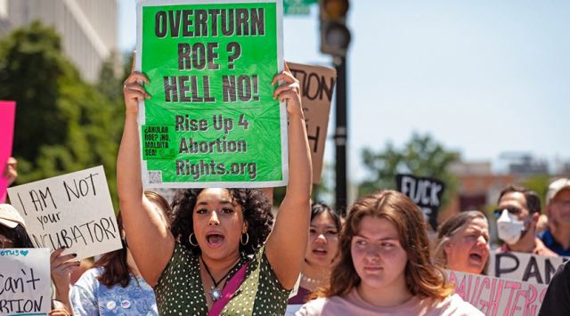 Τζο Μπάιντεν: Υπογράφει διάταγμα για τη διασφάλιση της πρόσβασης των Αμερικανίδων στην άμβλωση και την αντισύλληψη