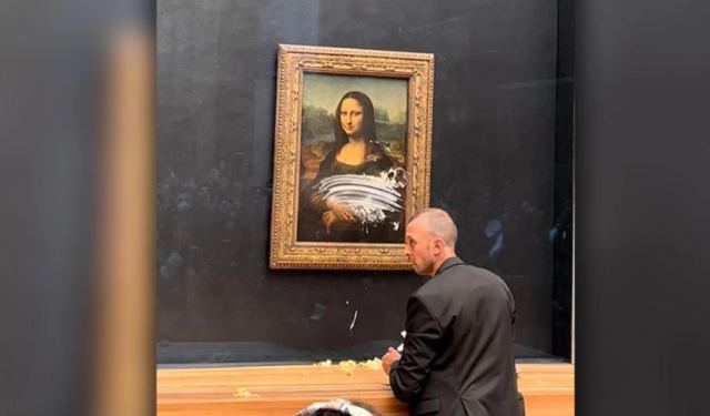 Γαλλία: Άνδρας μεταμφιεσμένος σε γυναίκα πέταξε τούρτα στη «Μόνα Λίζα» στο Λούβρο!
