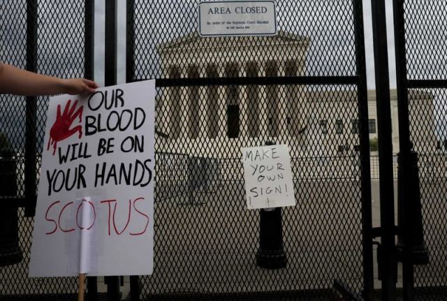 ΗΠΑ: «Γυναίκες θα πεθάνουν» αν αλλάξει ο νόμος για τις αμβλώσεις - «Δικαστές θα έχουν αίμα στα χέρια»