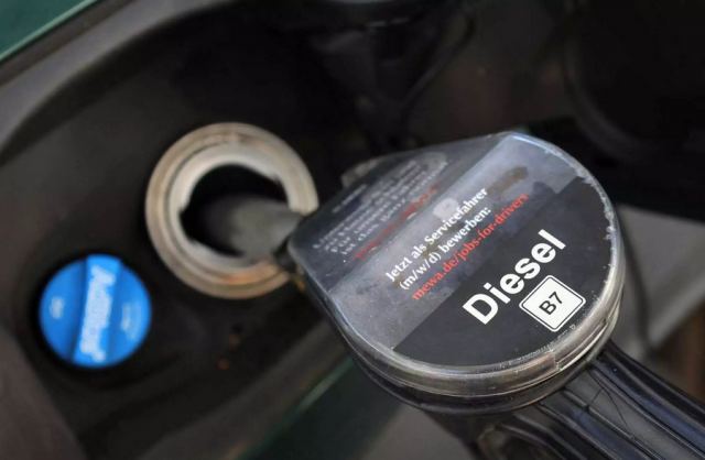 Πετρέλαιο: Βουτιά στις τιμές του Brent, έρχεται νέα πτώση - Πως αναμένεται να κινηθούν οι τιμές στην αντλία