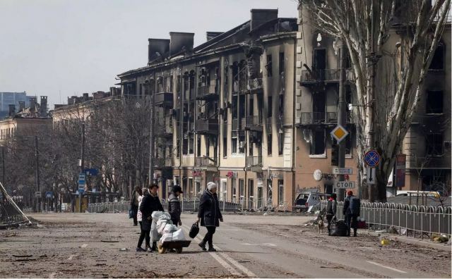 Κυνική εντολή Ρωσίας: «Καθαρίστε τα πτώματα από τη Μαριούπολη για την παρέλαση της 9ης Μαιου»