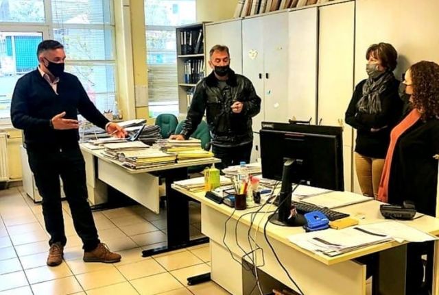 Στον ΟΑΕΔ Λαμίας ο Θέμης Χειμάρας για τις καθυστερήσεις πληρωμών