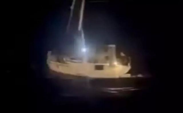 Ναυάγιο στη Μύκονο: Τρία παιδιά μεταξύ των 8 αγνοούμενων μεταναστών – Άκαρπες οι έρευνες